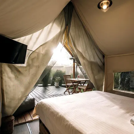 Glamorous Safari Tents For Romantic Couples' Getaway With Jacuzzi On Vineyard In Slovenia Nyaraló *